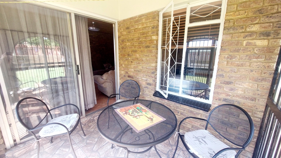 4 Bedroom Property for Sale in Helikonpark Gauteng