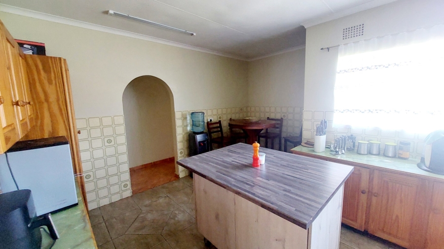 4 Bedroom Property for Sale in Helikonpark Gauteng