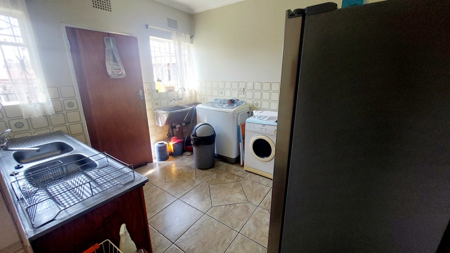 4 Bedroom Property for Sale in Helikonpark Gauteng