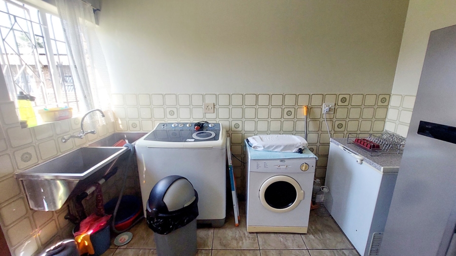 4 Bedroom Property for Sale in Helikonpark Gauteng