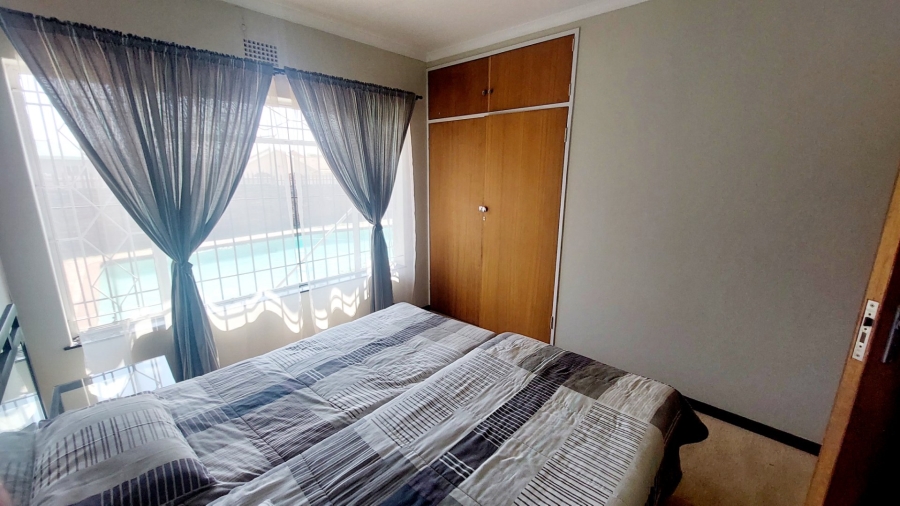 4 Bedroom Property for Sale in Helikonpark Gauteng