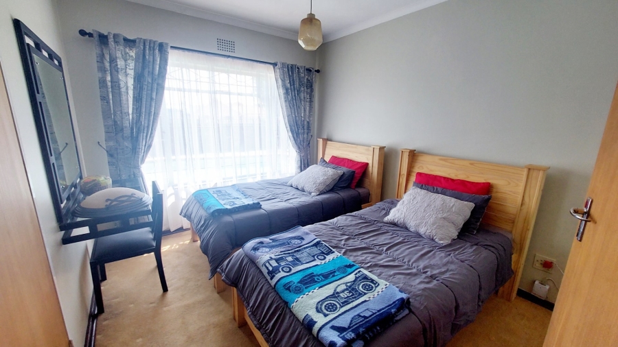 4 Bedroom Property for Sale in Helikonpark Gauteng