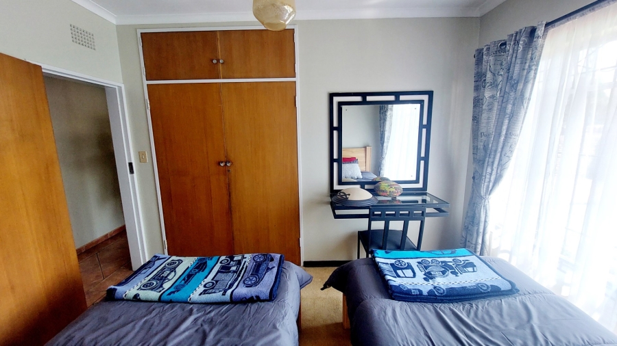 4 Bedroom Property for Sale in Helikonpark Gauteng