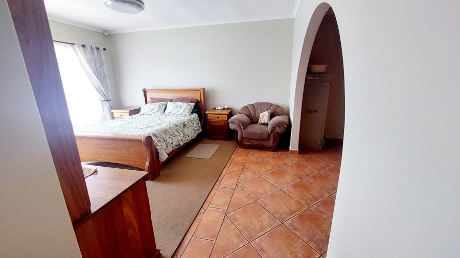 4 Bedroom Property for Sale in Helikonpark Gauteng