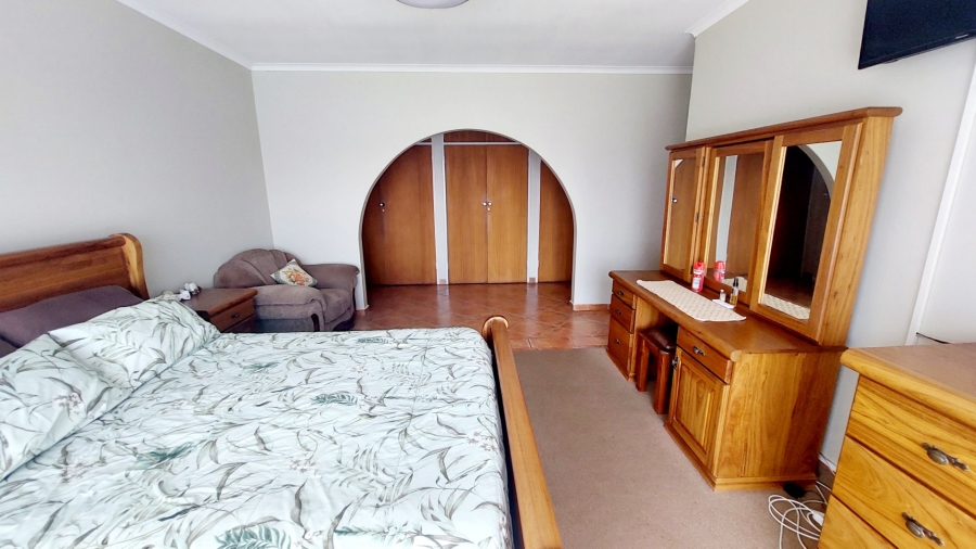 4 Bedroom Property for Sale in Helikonpark Gauteng