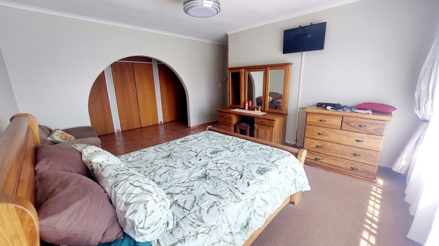 4 Bedroom Property for Sale in Helikonpark Gauteng