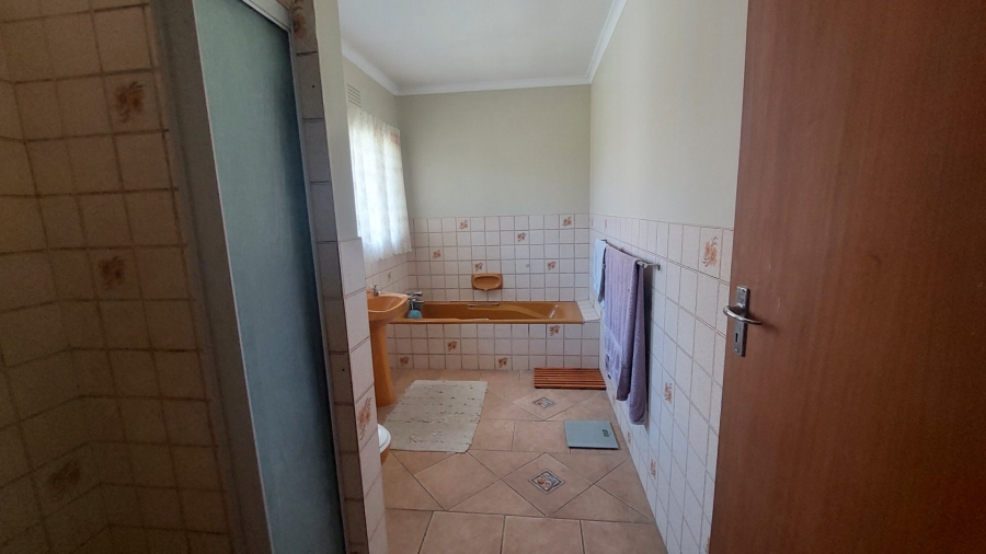 4 Bedroom Property for Sale in Helikonpark Gauteng