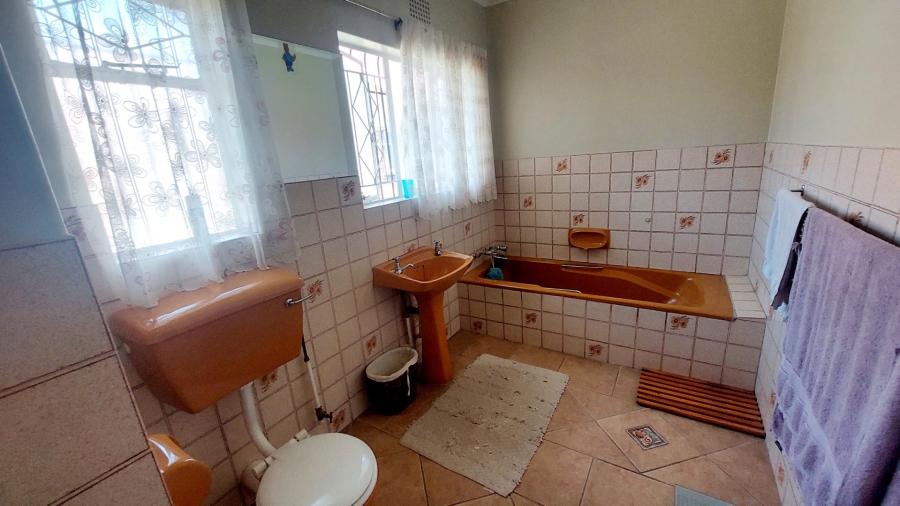 4 Bedroom Property for Sale in Helikonpark Gauteng