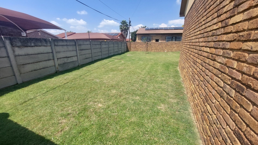 4 Bedroom Property for Sale in Helikonpark Gauteng