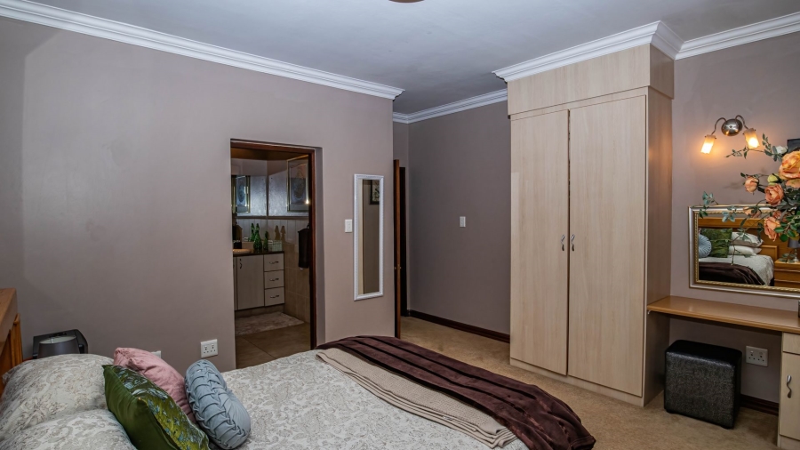 4 Bedroom Property for Sale in Cornwall Hill Gauteng