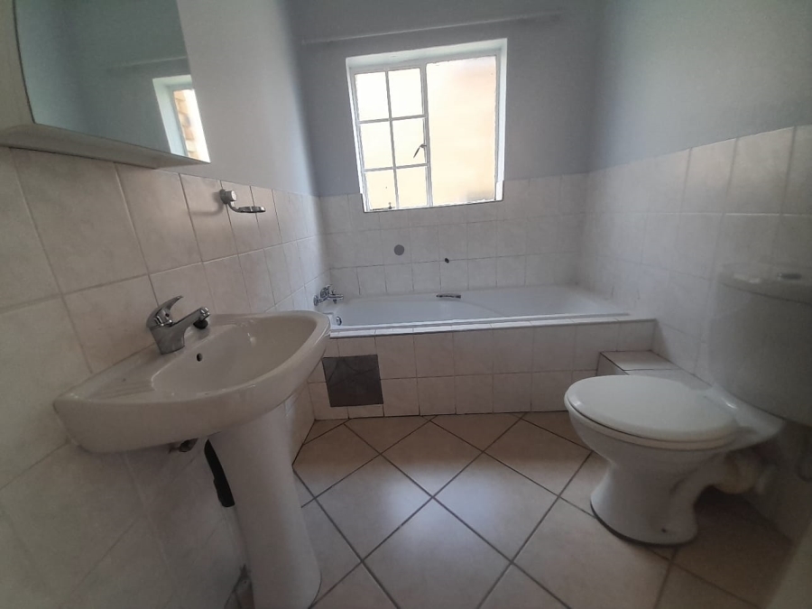 2 Bedroom Property for Sale in Honeydew Gauteng
