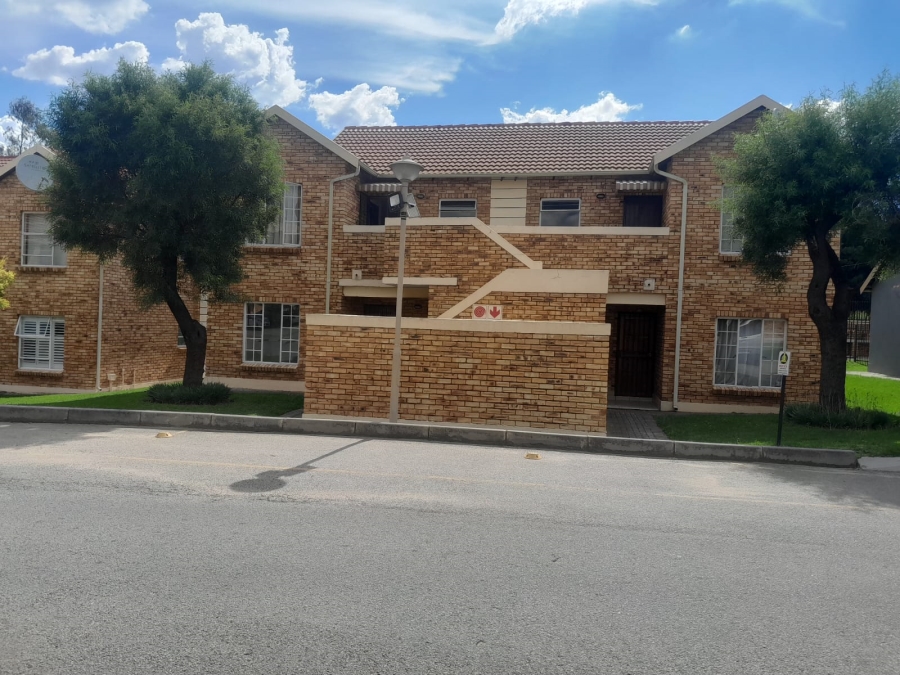2 Bedroom Property for Sale in Honeydew Gauteng