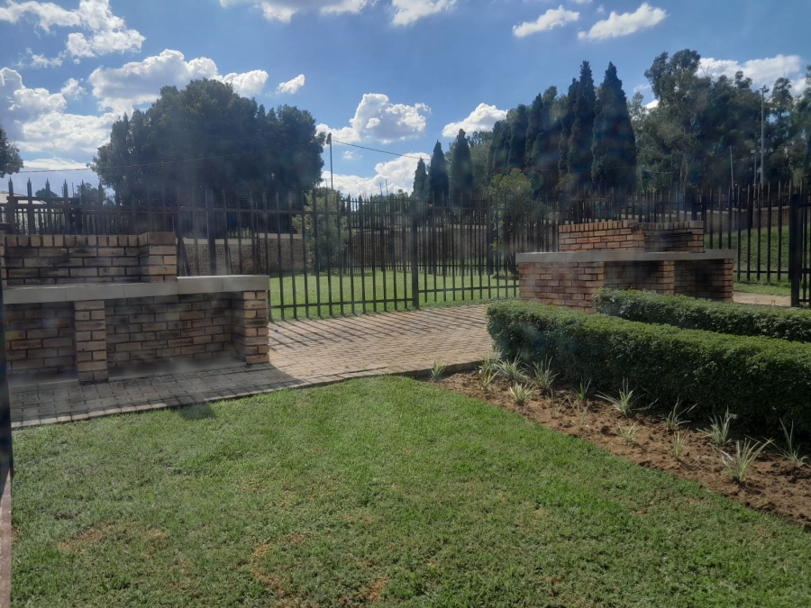 2 Bedroom Property for Sale in Honeydew Gauteng