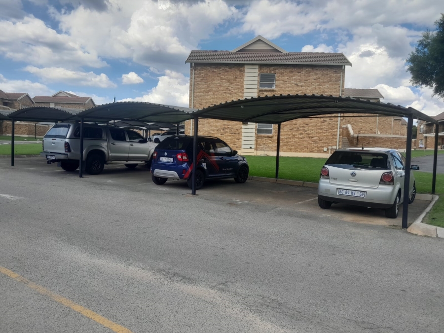 2 Bedroom Property for Sale in Honeydew Gauteng