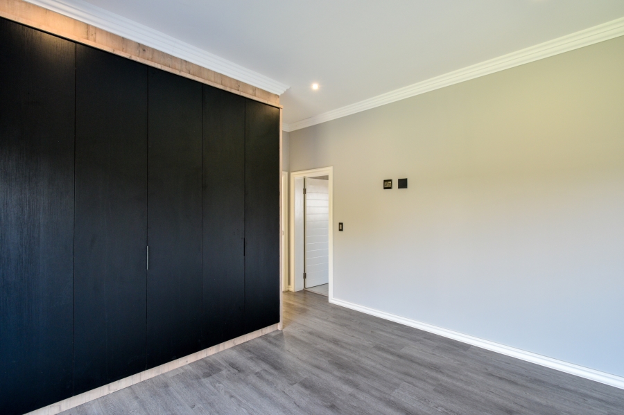 4 Bedroom Property for Sale in Waterlake Farm Lifestyle Estate Gauteng