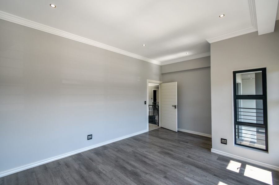 4 Bedroom Property for Sale in Waterlake Farm Lifestyle Estate Gauteng