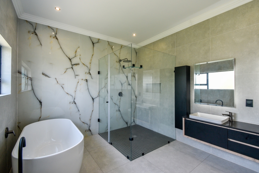 4 Bedroom Property for Sale in Waterlake Farm Lifestyle Estate Gauteng