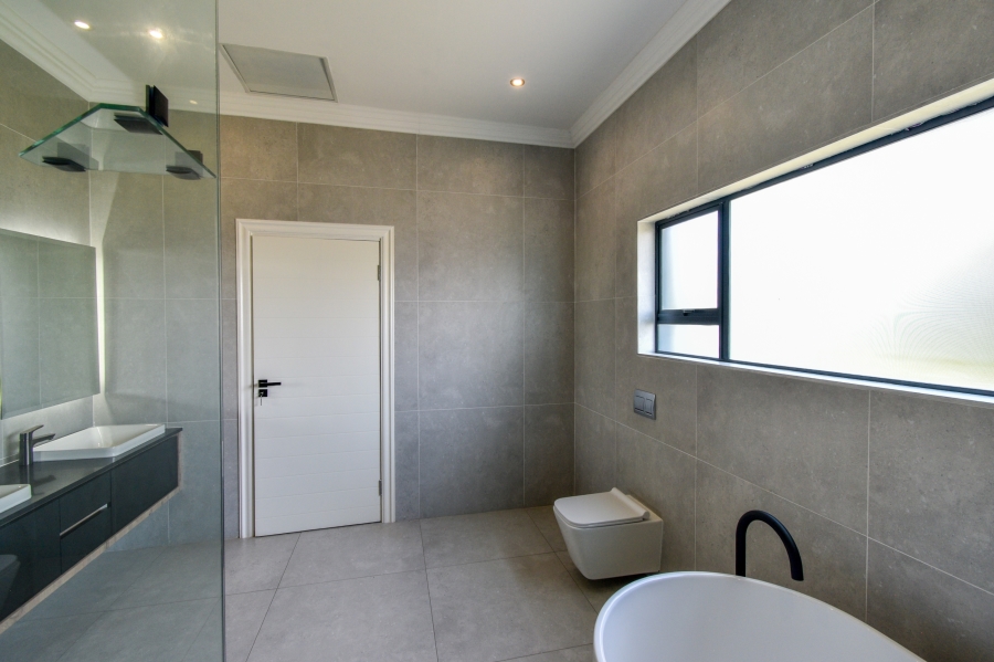 4 Bedroom Property for Sale in Waterlake Farm Lifestyle Estate Gauteng