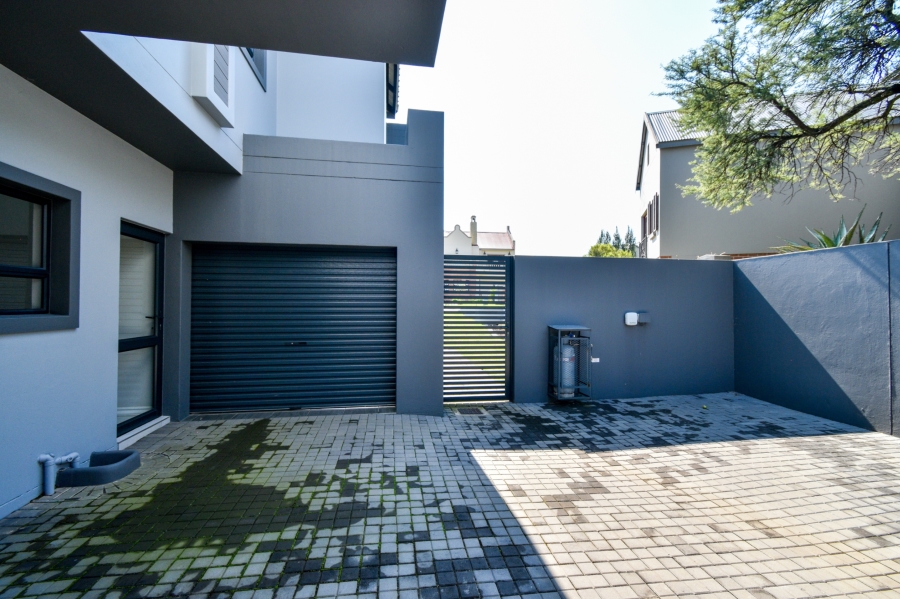 4 Bedroom Property for Sale in Waterlake Farm Lifestyle Estate Gauteng