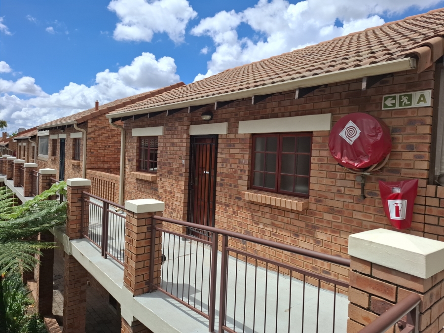 1 Bedroom Property for Sale in Equestria Gauteng