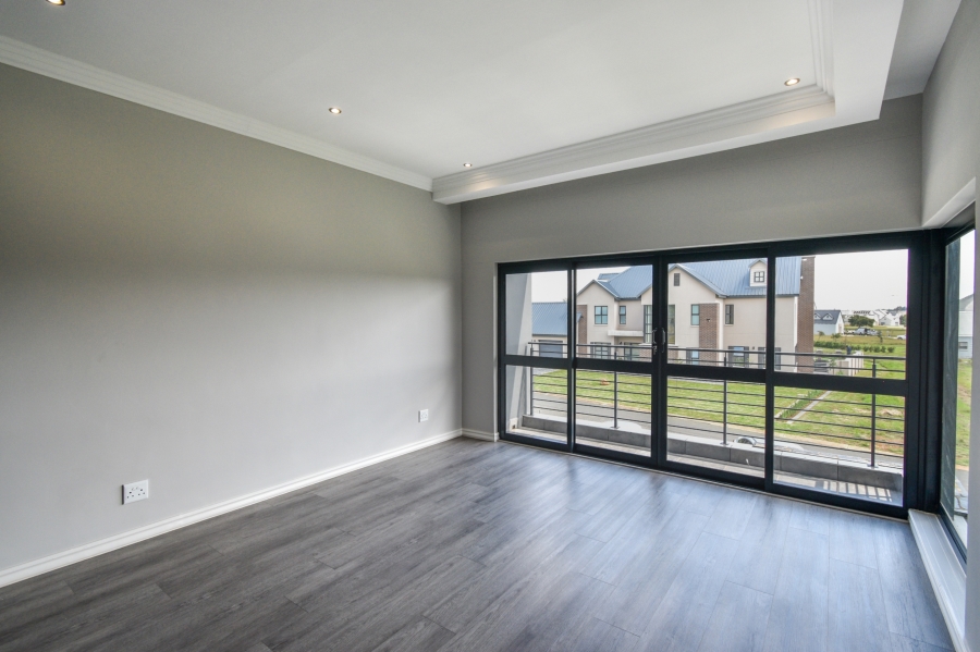 4 Bedroom Property for Sale in Waterlake Farm Lifestyle Estate Gauteng