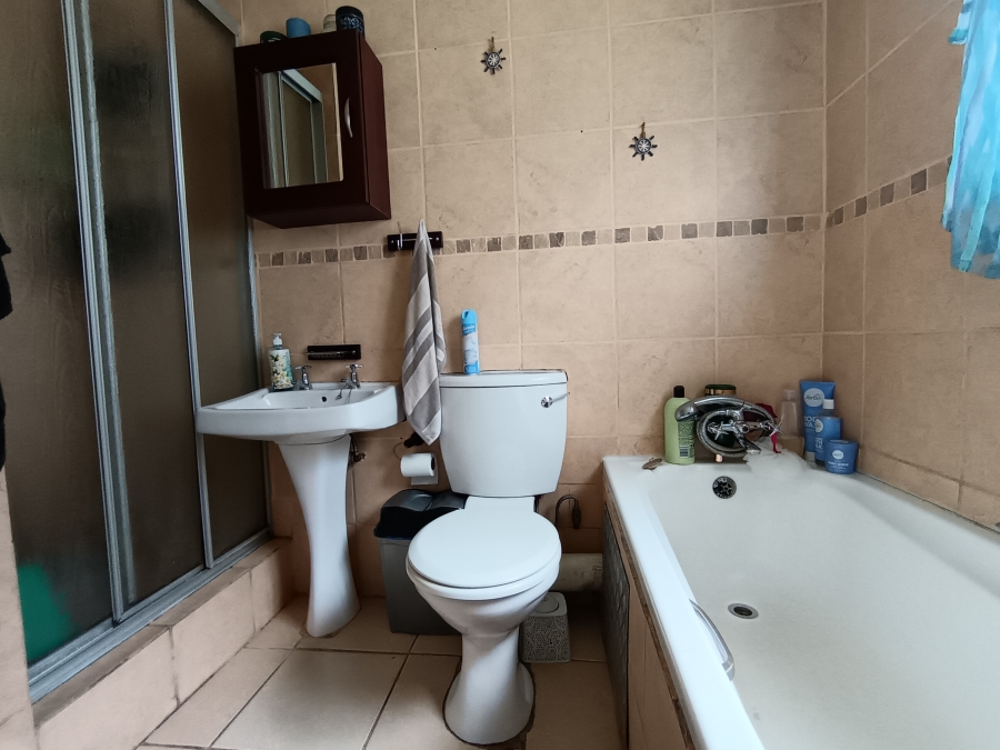 3 Bedroom Property for Sale in Verwoerdpark Gauteng