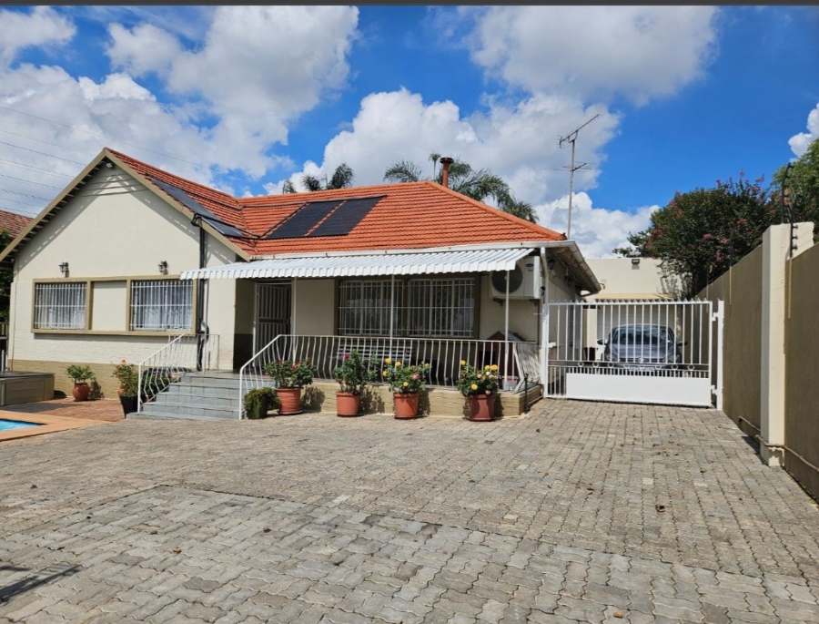 3 Bedroom Property for Sale in Linmeyer Gauteng