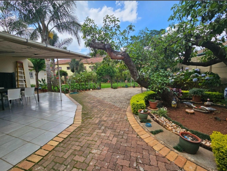 3 Bedroom Property for Sale in Linmeyer Gauteng