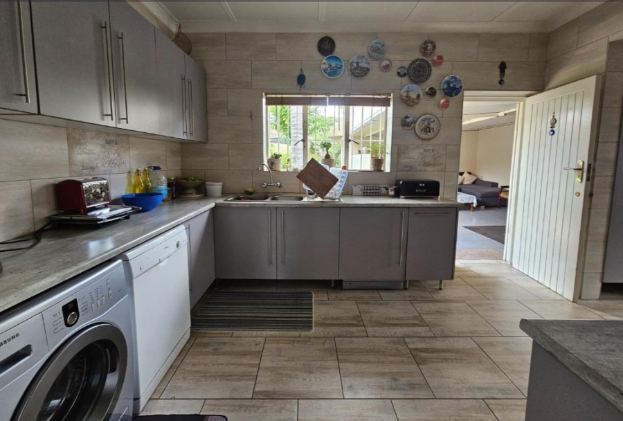 3 Bedroom Property for Sale in Linmeyer Gauteng