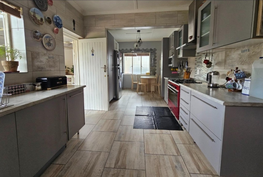 3 Bedroom Property for Sale in Linmeyer Gauteng