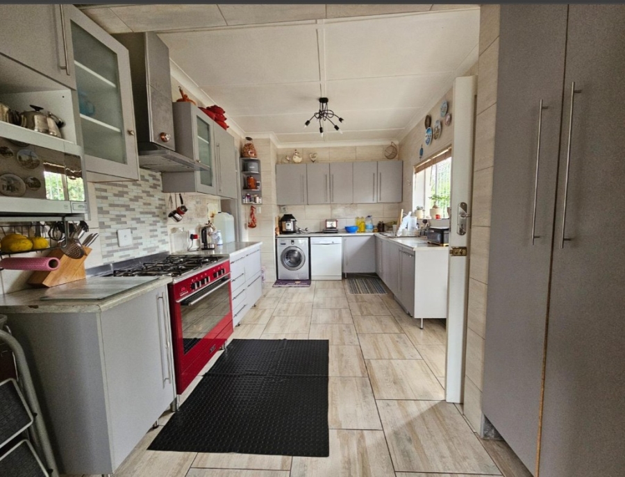 3 Bedroom Property for Sale in Linmeyer Gauteng