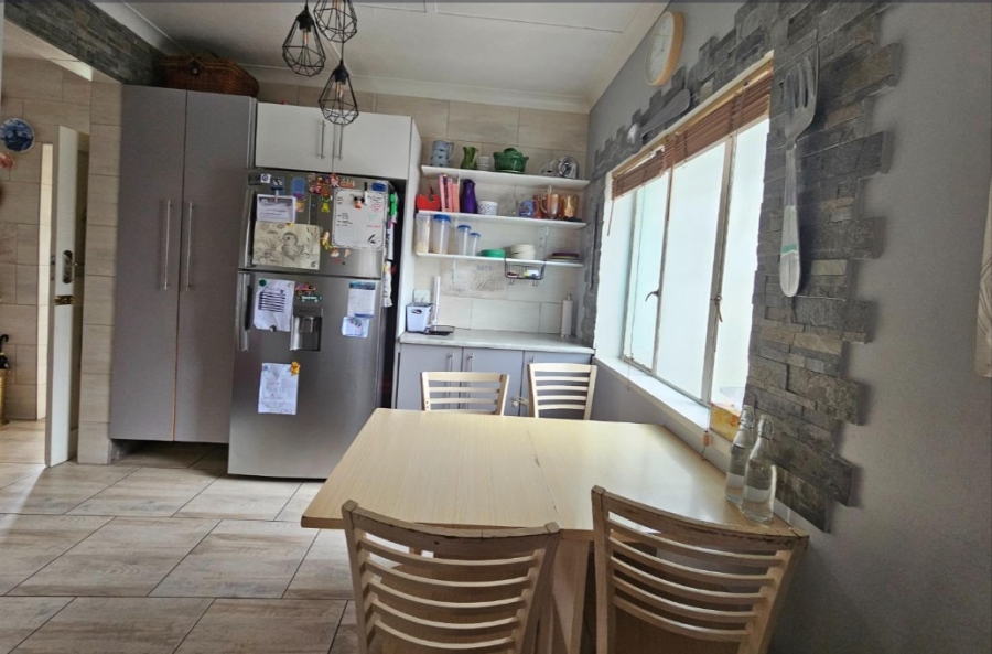 3 Bedroom Property for Sale in Linmeyer Gauteng