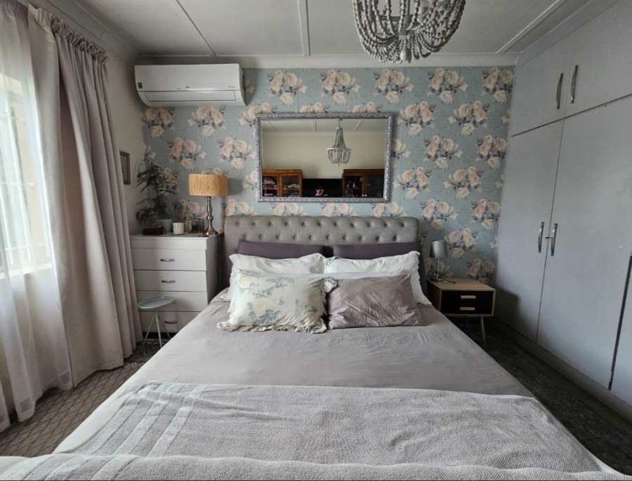 3 Bedroom Property for Sale in Linmeyer Gauteng