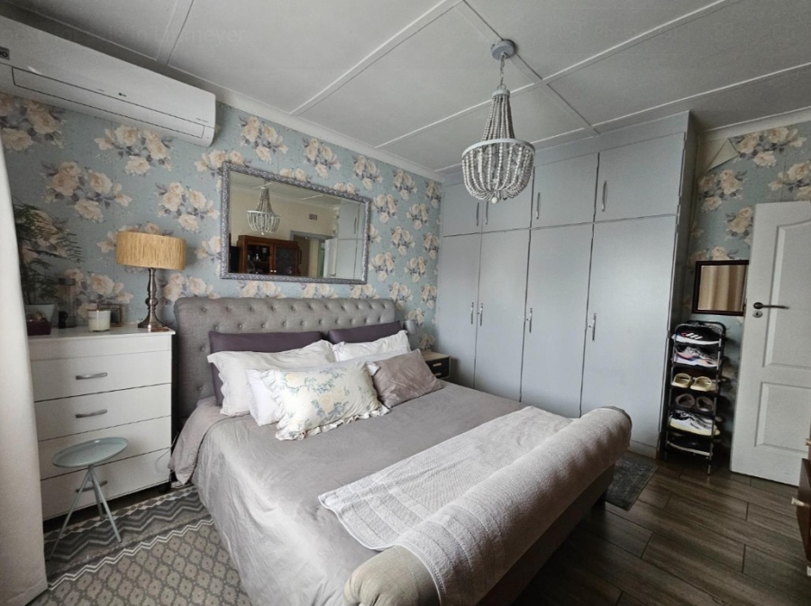 3 Bedroom Property for Sale in Linmeyer Gauteng