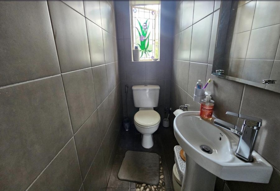 3 Bedroom Property for Sale in Linmeyer Gauteng