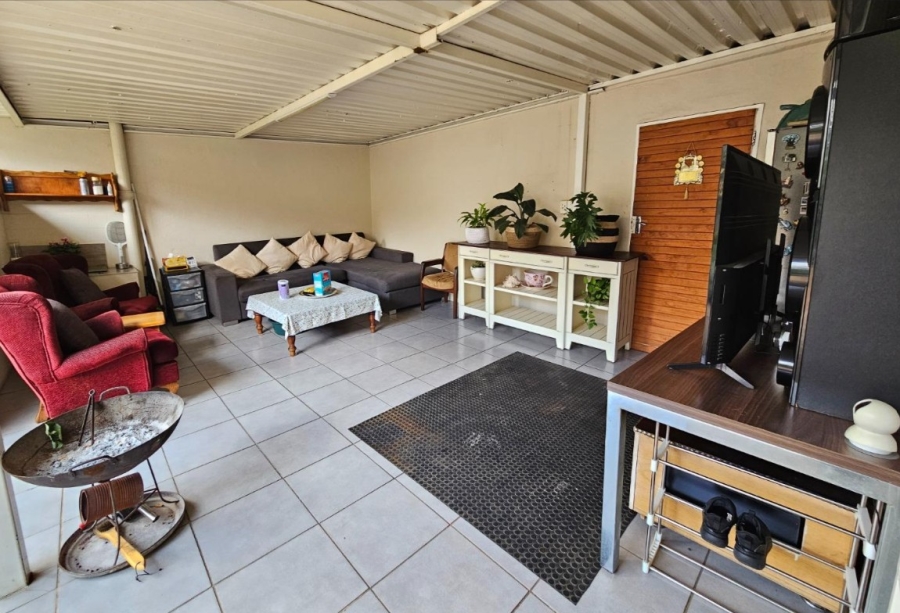 3 Bedroom Property for Sale in Linmeyer Gauteng