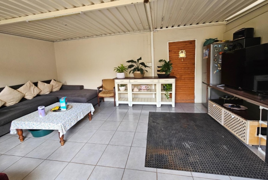 3 Bedroom Property for Sale in Linmeyer Gauteng