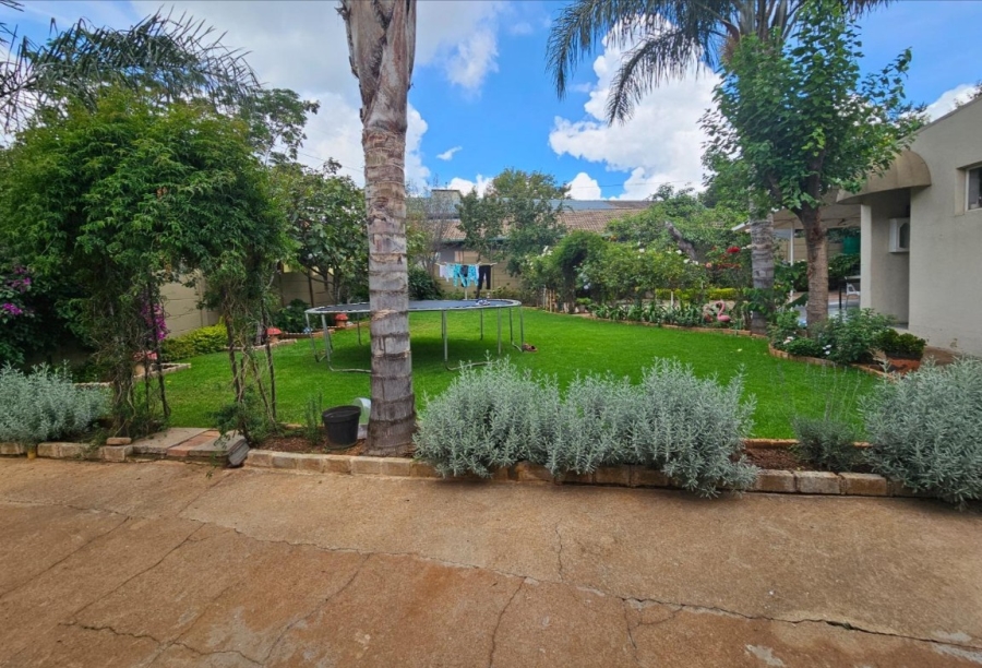 3 Bedroom Property for Sale in Linmeyer Gauteng