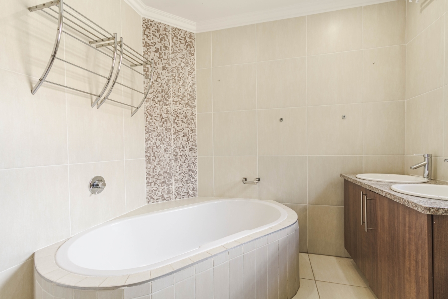 3 Bedroom Property for Sale in Equestria Gauteng