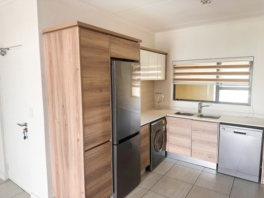 To Let 2 Bedroom Property for Rent in Waterfall Gauteng
