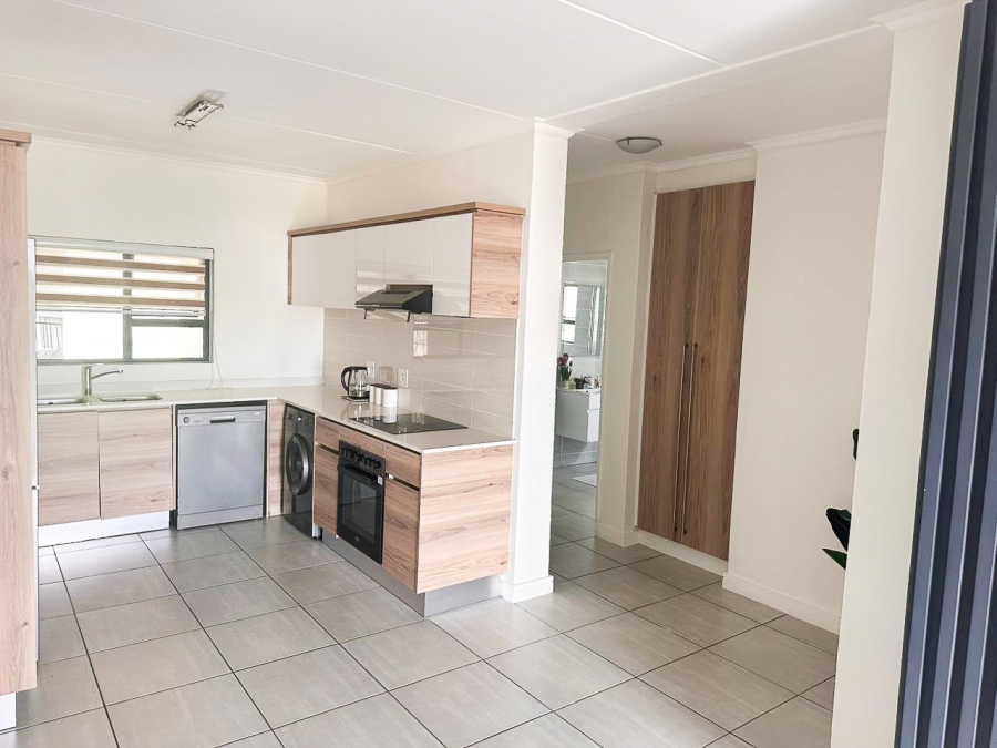 To Let 2 Bedroom Property for Rent in Waterfall Gauteng