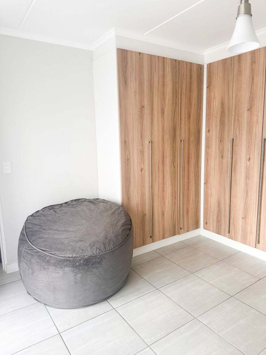 To Let 2 Bedroom Property for Rent in Waterfall Gauteng