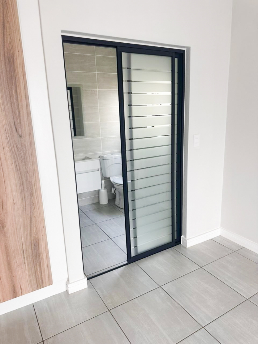 To Let 2 Bedroom Property for Rent in Waterfall Gauteng