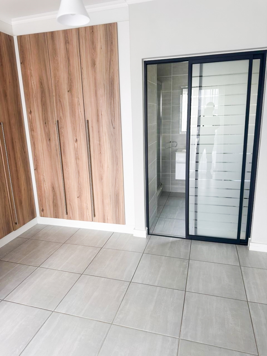 To Let 2 Bedroom Property for Rent in Waterfall Gauteng