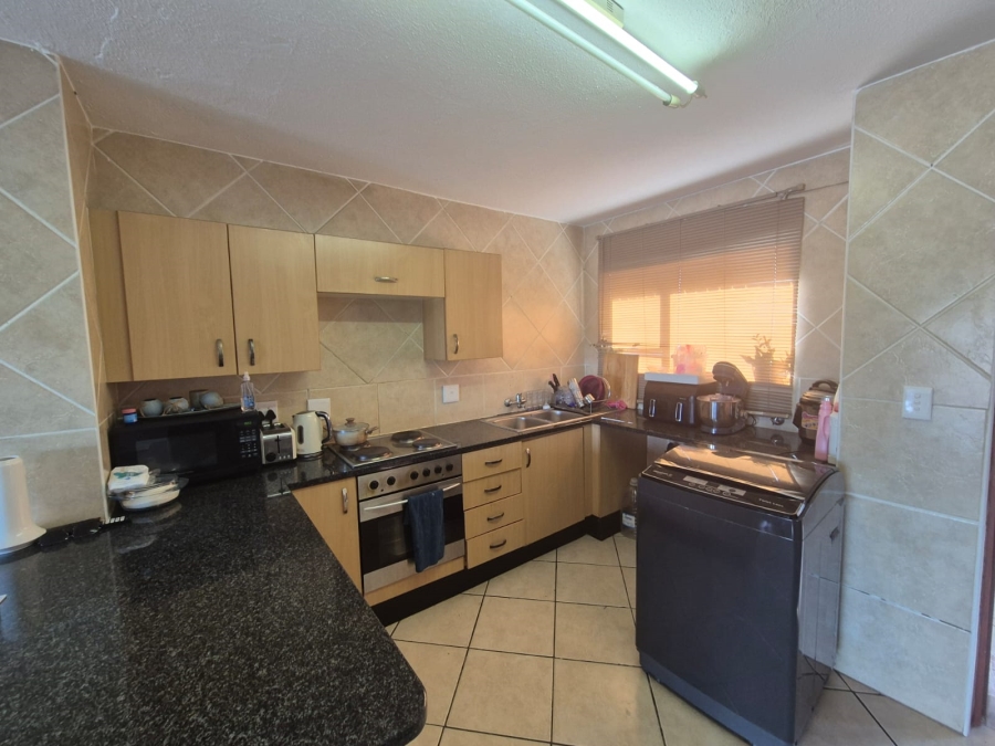 2 Bedroom Property for Sale in Mulbarton Gauteng