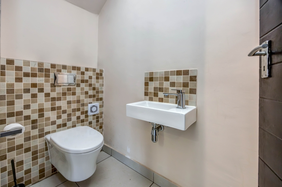 4 Bedroom Property for Sale in Broadacres Gauteng