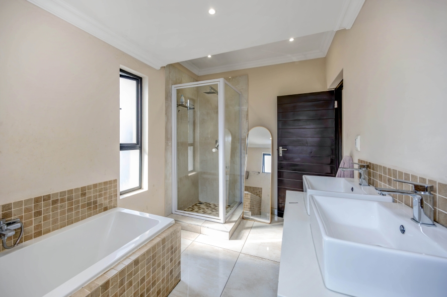 4 Bedroom Property for Sale in Broadacres Gauteng