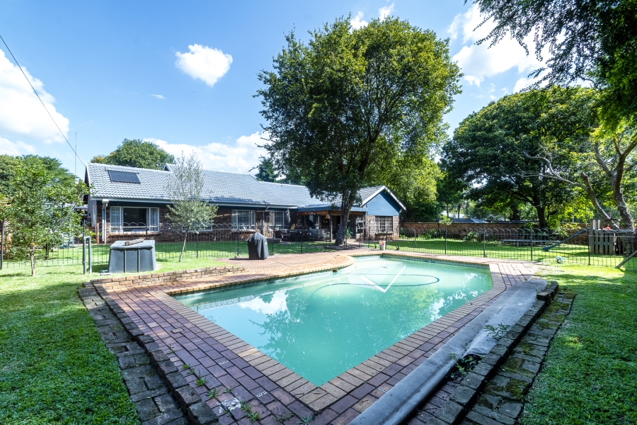 4 Bedroom Property for Sale in Die Wilgers Gauteng
