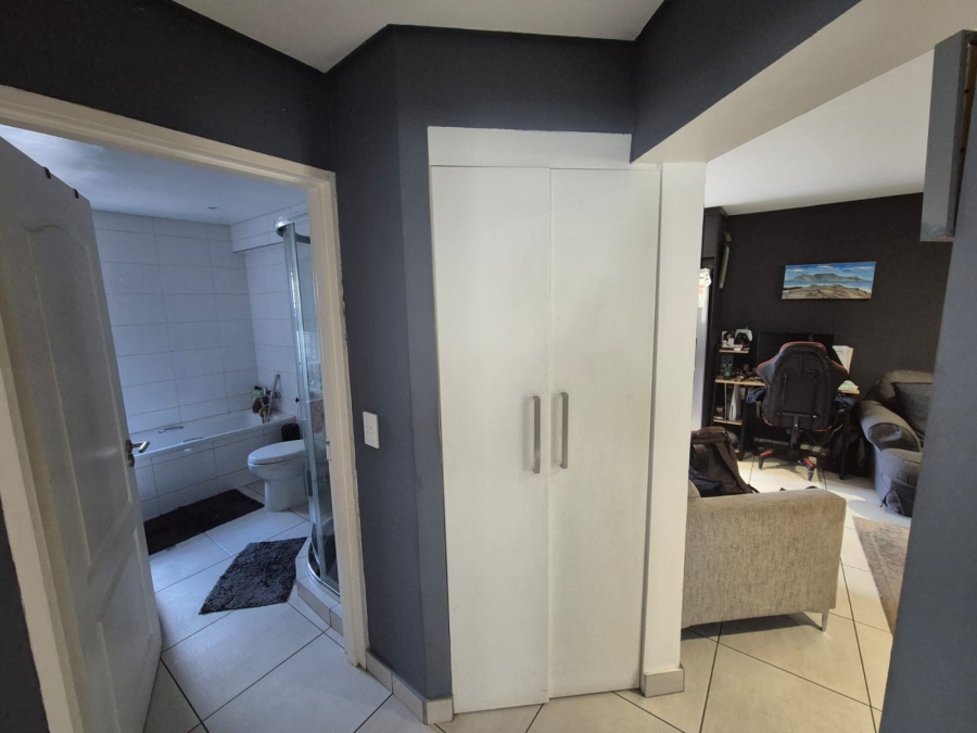 2 Bedroom Property for Sale in Bassonia Gauteng