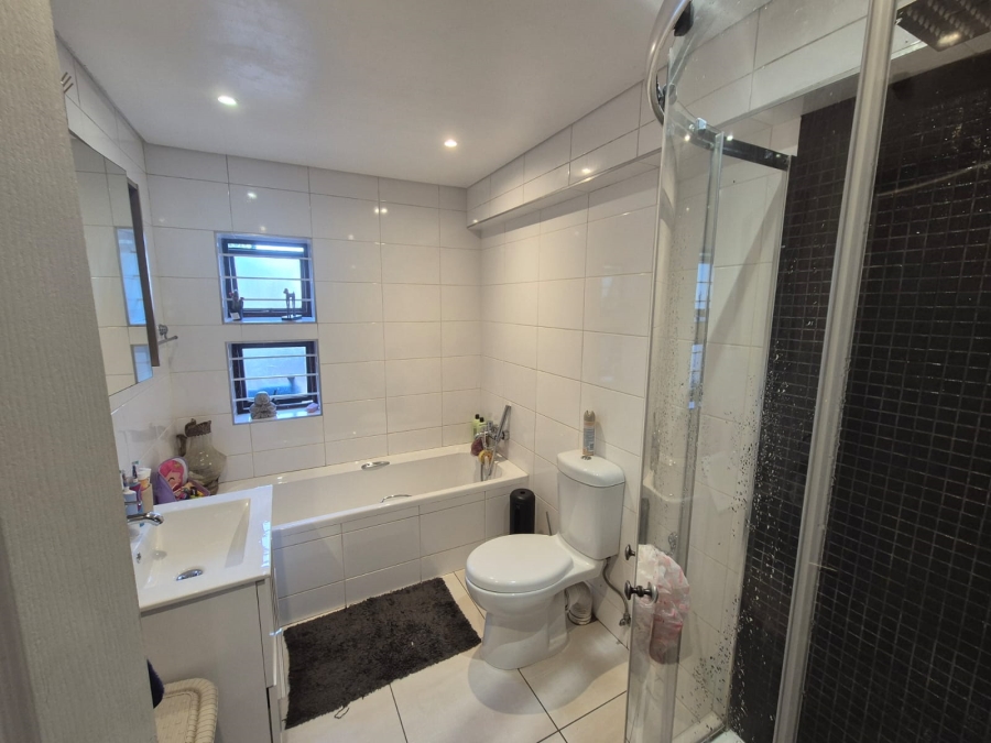 2 Bedroom Property for Sale in Bassonia Gauteng